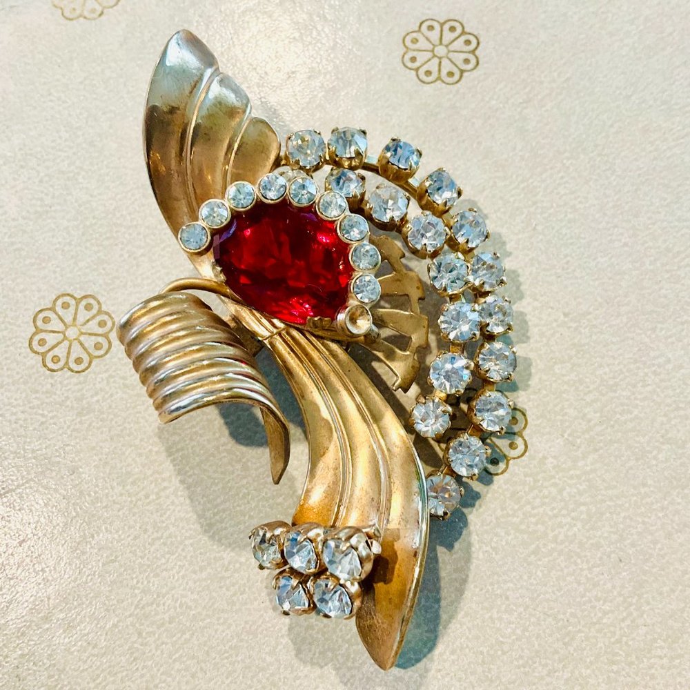 Retro Ruby Red & Gold Tone Rhinestone Brooch